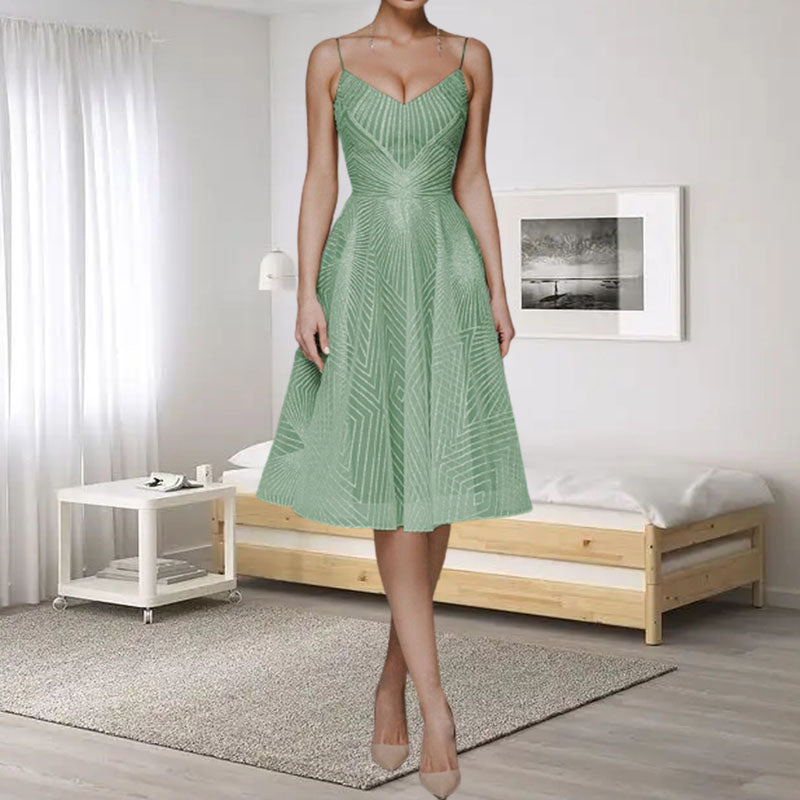 Gluschwein - Stylish V-neck strap A-line dress Grün