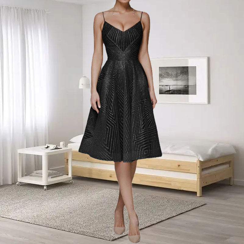Gluschwein - Stylish V-neck strap A-line dress Schwarz