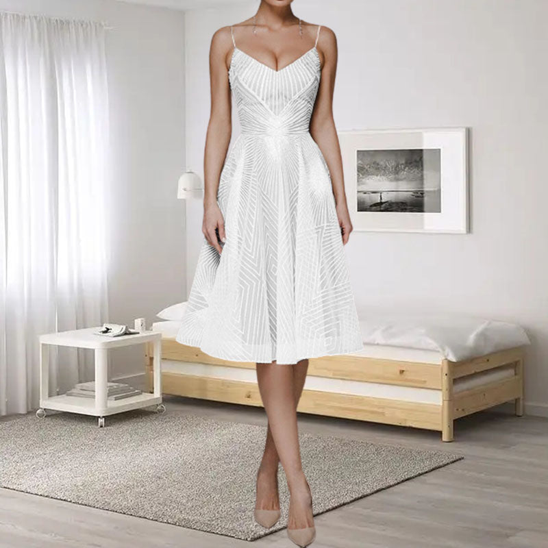 Gluschwein - Stylish V-neck strap A-line dress Weiß