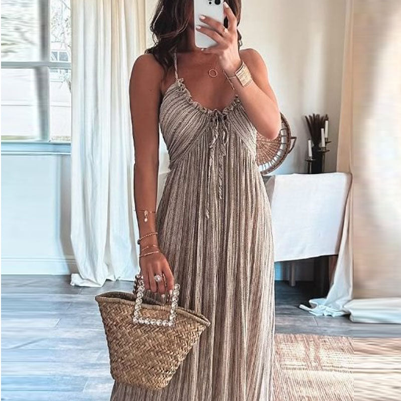 Gluschwein - Neckholder-Plisseekleid mit tiefem V-Ausschnitt