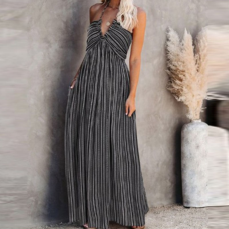 Gluschwein - Neckholder-Plisseekleid mit tiefem V-Ausschnitt