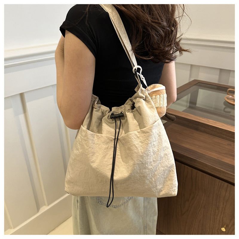 Bolso de hombro casual ultraligero y de gran capacidad.