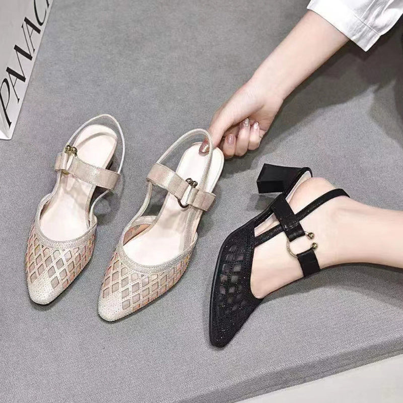 Gluschwein - Spitz zulaufende Strass-Sandalen mit Knöchelriemen
