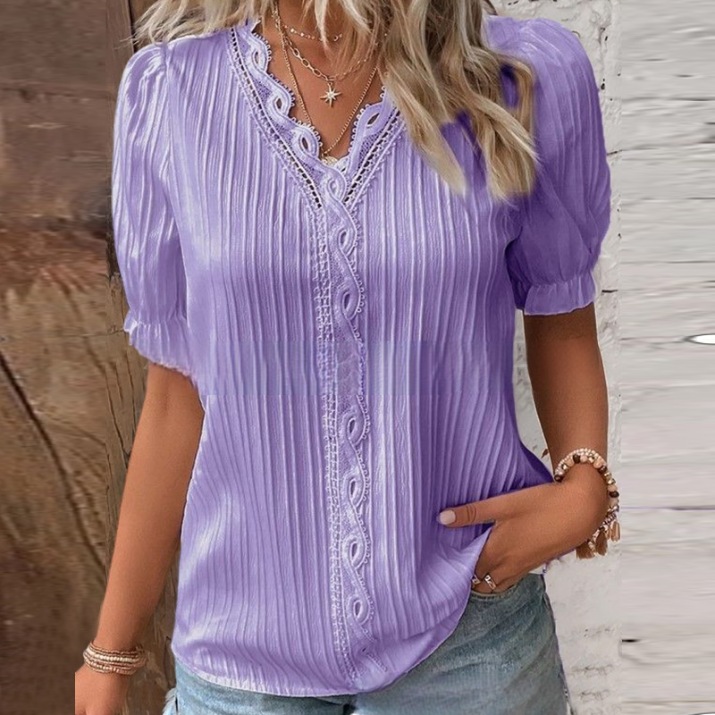 Gluschwein - Elegante Bluse mit V-Ausschnitt und schlichter Spitze lila