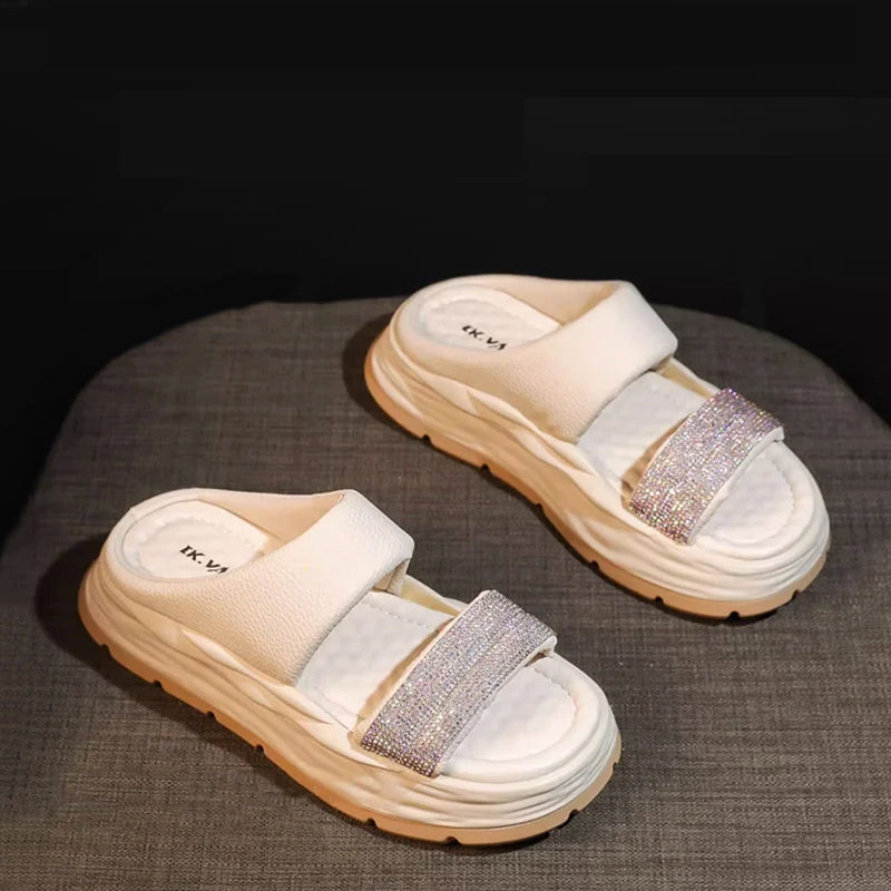 Gluschwein - Funkelnde, höhenvergrößernde Sandalen mit Strasssteinen