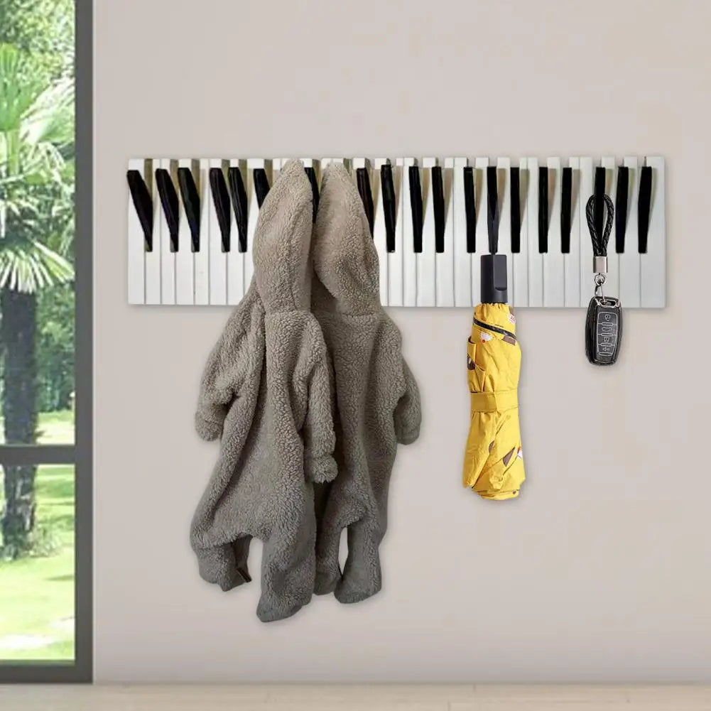 Wandgarderobe – Kreatives Klavierdesign für Musikliebhaber & Kinderzimmer
