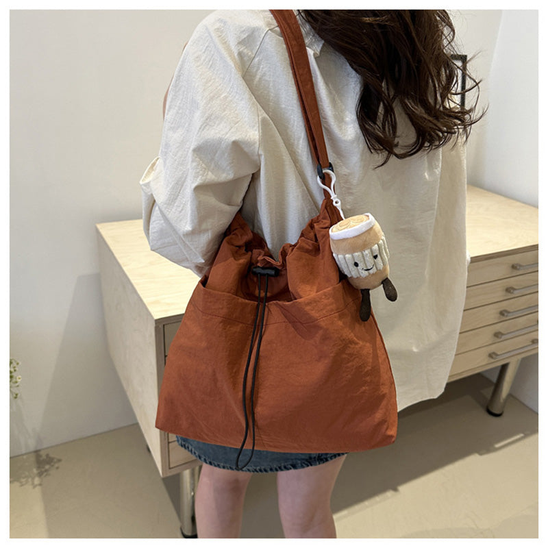 Bolso de hombro casual ultraligero y de gran capacidad.