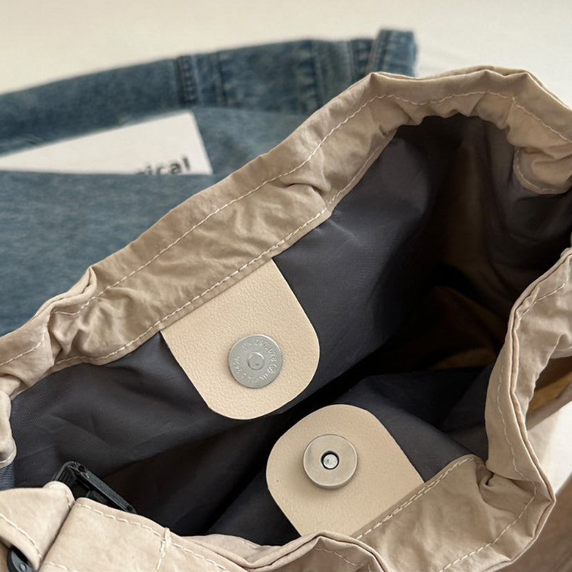 Bolso de hombro casual ultraligero y de gran capacidad.