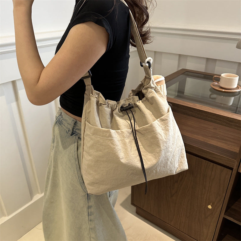 Bolso de hombro casual ultraligero y de gran capacidad.