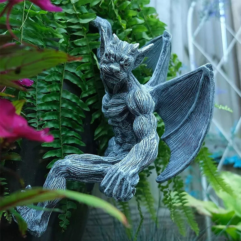 Gluschwein - Drachengeflügelter Gargoyle-Zaunaufhänger