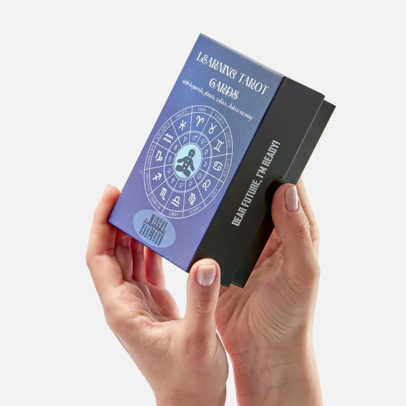 Apprendre un jeu de cartes de tarot avec des significations