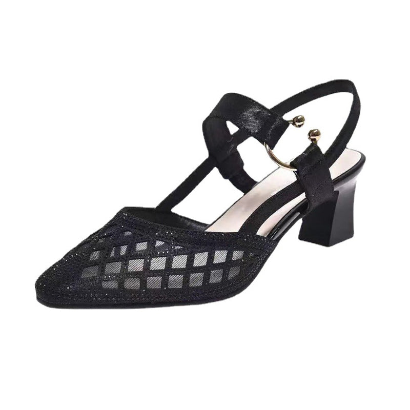 Gluschwein - Spitz zulaufende Strass-Sandalen mit Knöchelriemen Schwarz