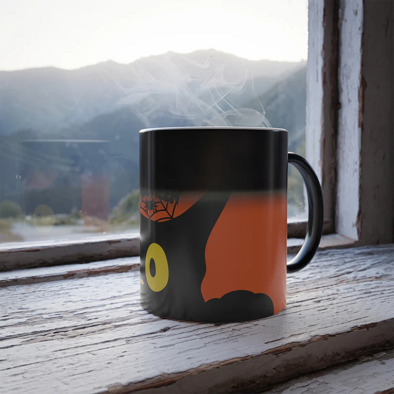 Tasse de morphing magique de chat noir d'Halloween
