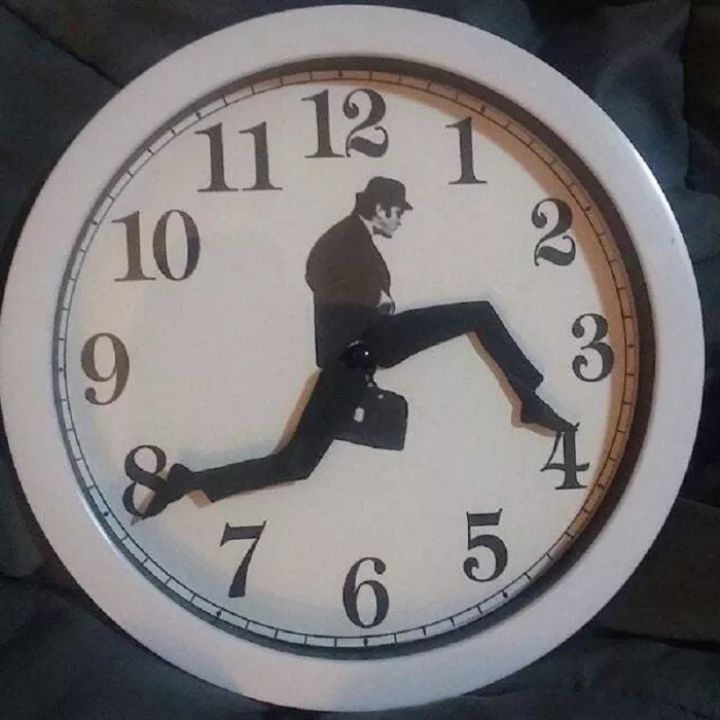 Horloge murale Silly Walk