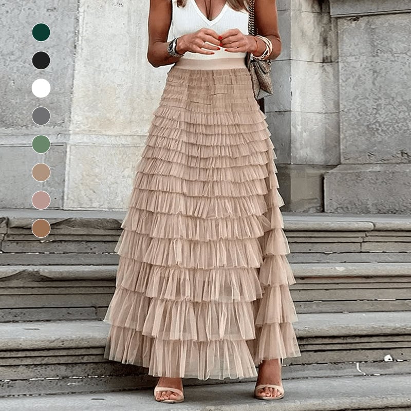 Soyez votre propre reine de la ville avec cette jupe longue en tulle avec ceinture élastique à plusieurs niveaux