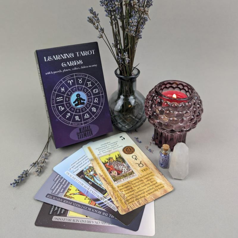 Apprendre un jeu de cartes de tarot avec des significations