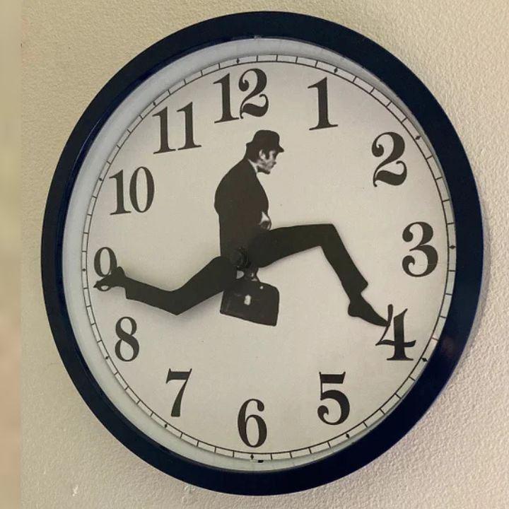 Horloge murale Silly Walk