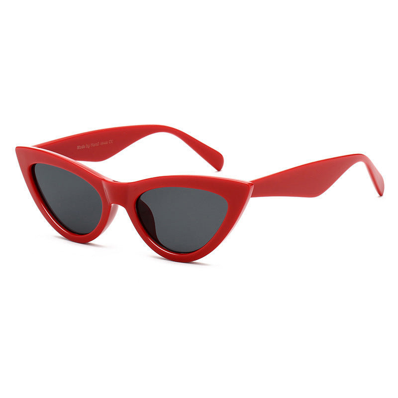 Gluschwein - Stylische Cat-Eye-Sonnenbrille Graue Linse mit rotem Rahmen