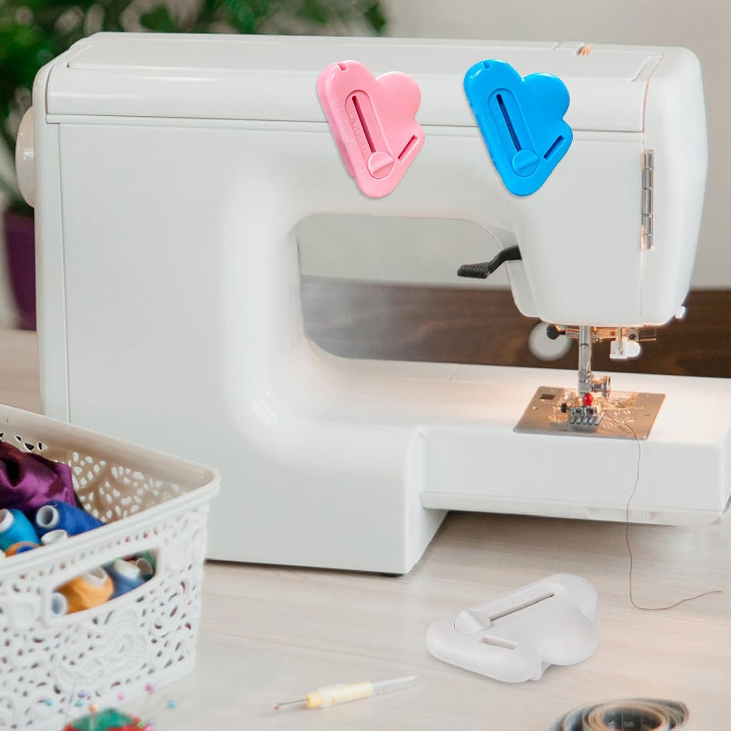 EasySeams - Verstellbare 2-in-1-Nahtführung mit integriertem Nahttrenner