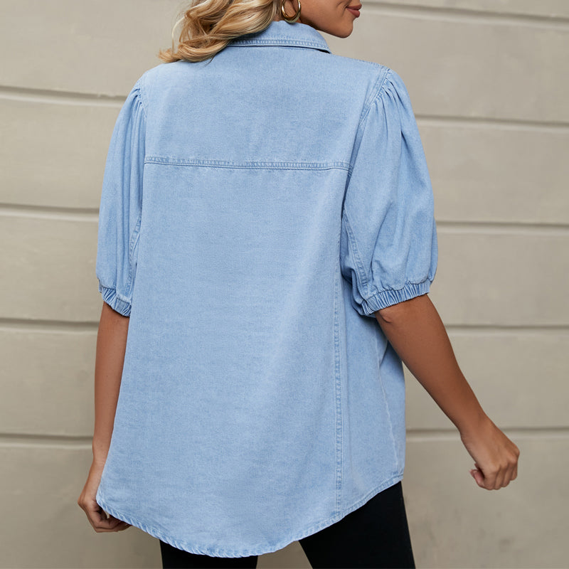 Gluschwein - Hellblaue Bluse mit halblangem Hemdkragen und Knöpfen