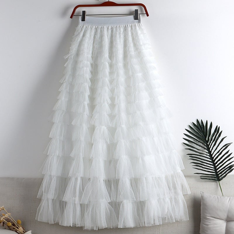 Soyez votre propre reine de la ville avec cette jupe longue en tulle avec ceinture élastique à plusieurs niveaux