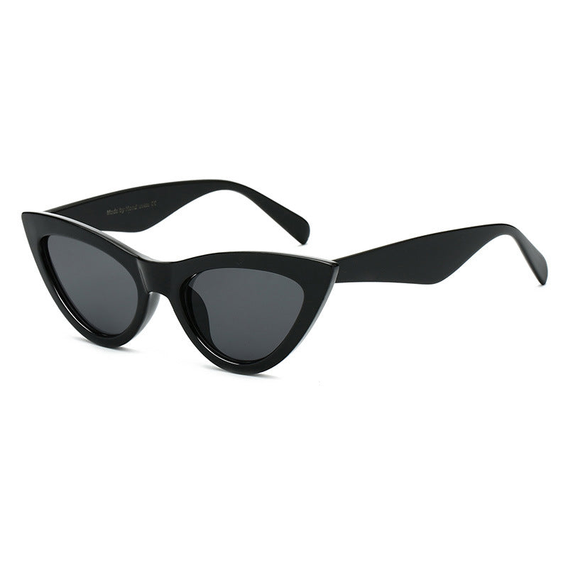 Gluschwein - Stylische Cat-Eye-Sonnenbrille Graue Linse mit schwarzem Rahmen