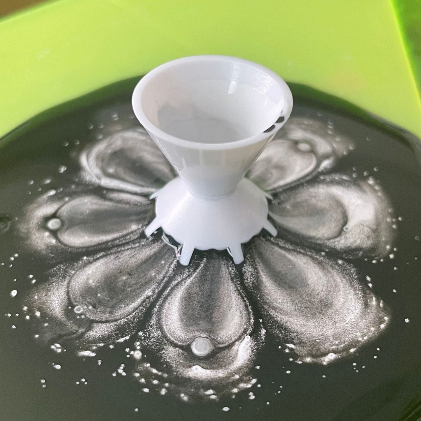 Gluschwein - Gießen Farbe Blume geteilt Kunst Tasse