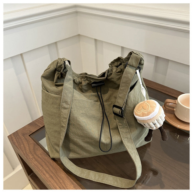 Bolso de hombro casual ultraligero y de gran capacidad.