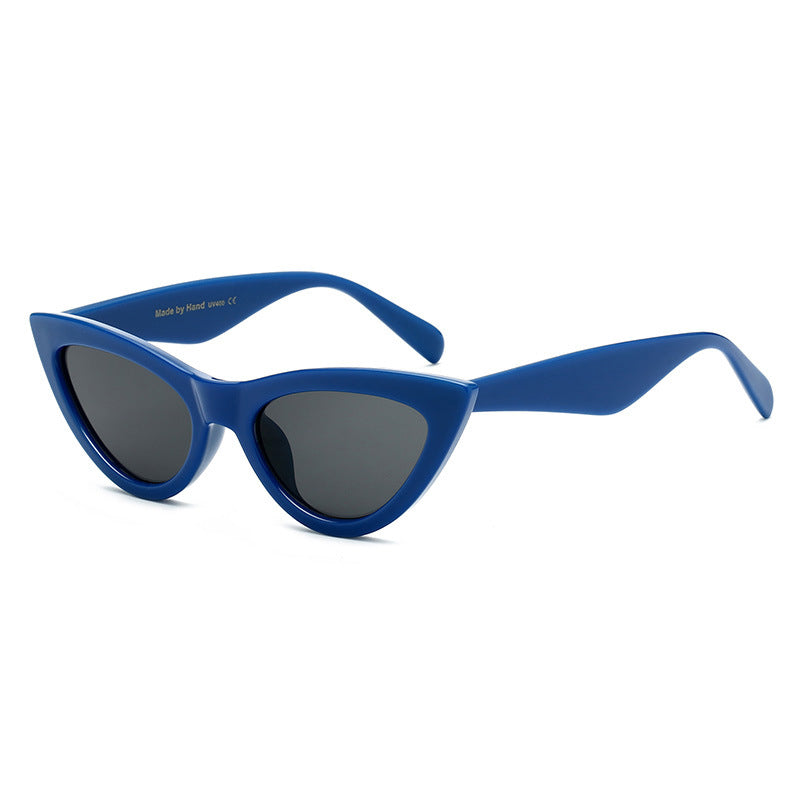 Gluschwein - Stylische Cat-Eye-Sonnenbrille Graue Linse mit dunkelblauem Rahmen