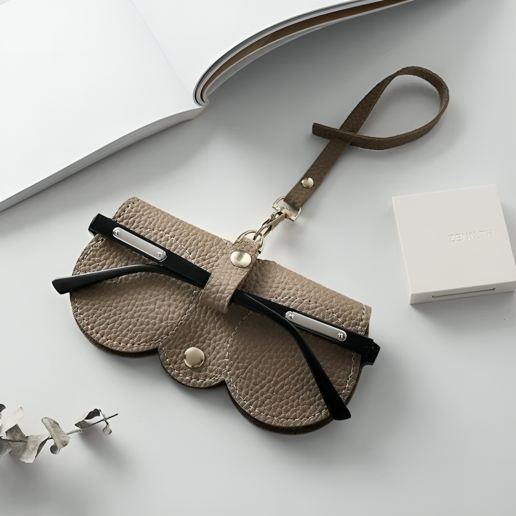 1 + 1 GRATIS HEUTE | OptiPouch | Platzsparendes, stylisches Etui für Ihre Sonnenbrille!