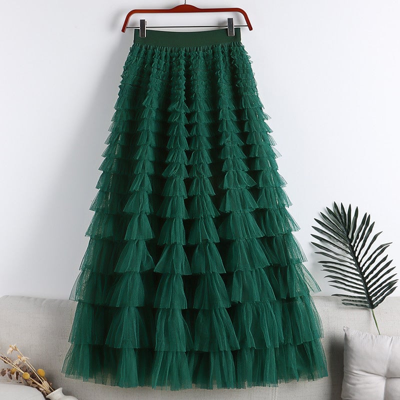 Soyez votre propre reine de la ville avec cette jupe longue en tulle avec ceinture élastique à plusieurs niveaux