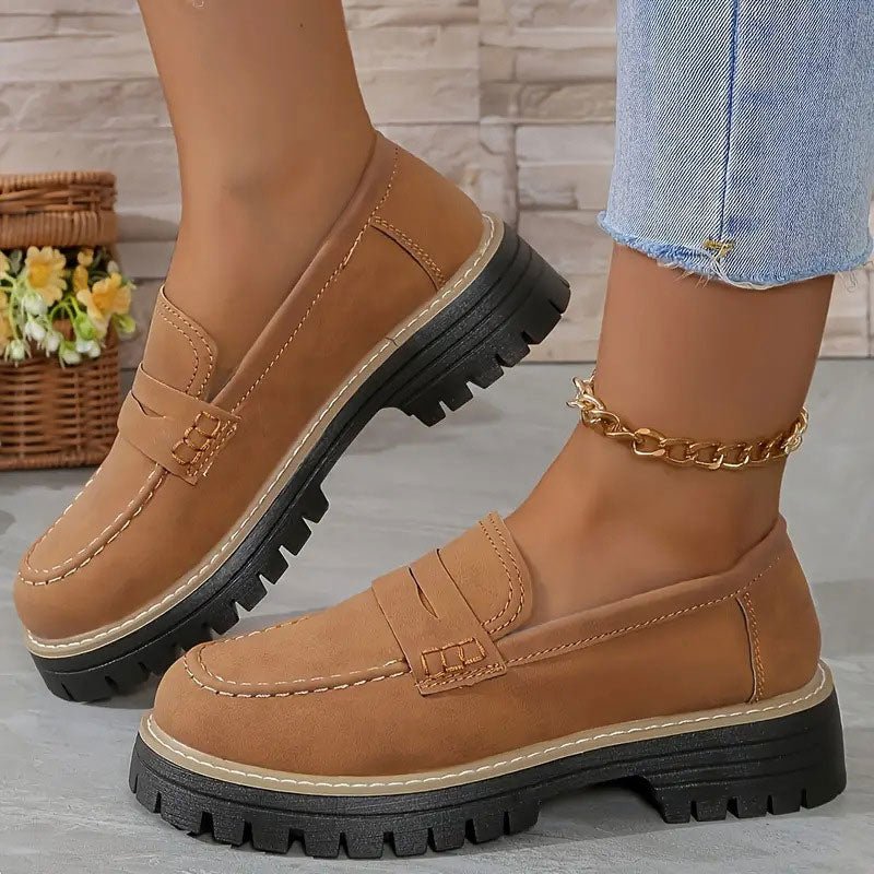 Cassandra – Chaussures élégantes à enfiler en daim
