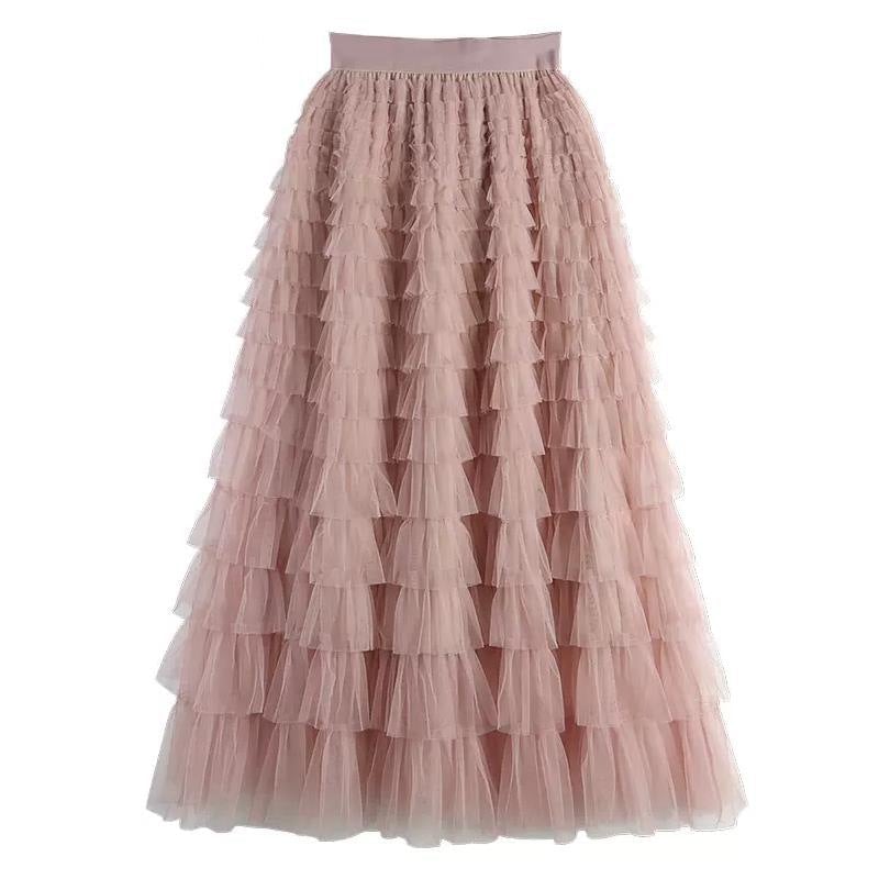 Soyez votre propre reine de la ville avec cette jupe longue en tulle avec ceinture élastique à plusieurs niveaux