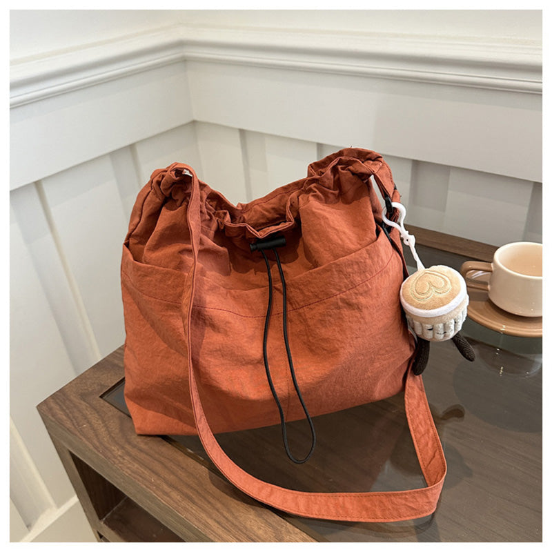 Bolso de hombro casual ultraligero y de gran capacidad.
