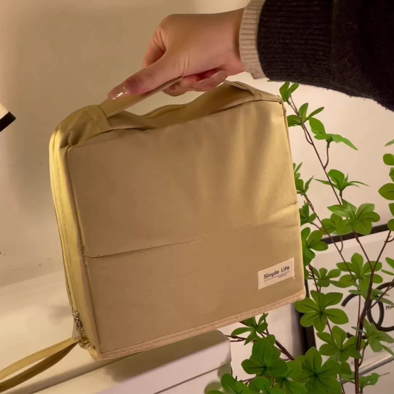 CosmiCase | Élégant. Astucieux. Emportez-le partout