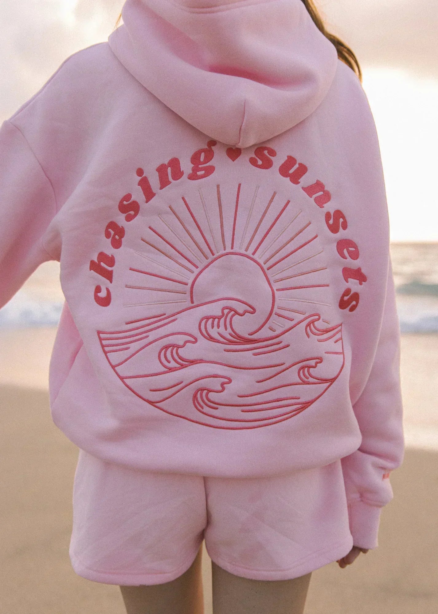 Juin - Brillez avec ce sweat à capuche