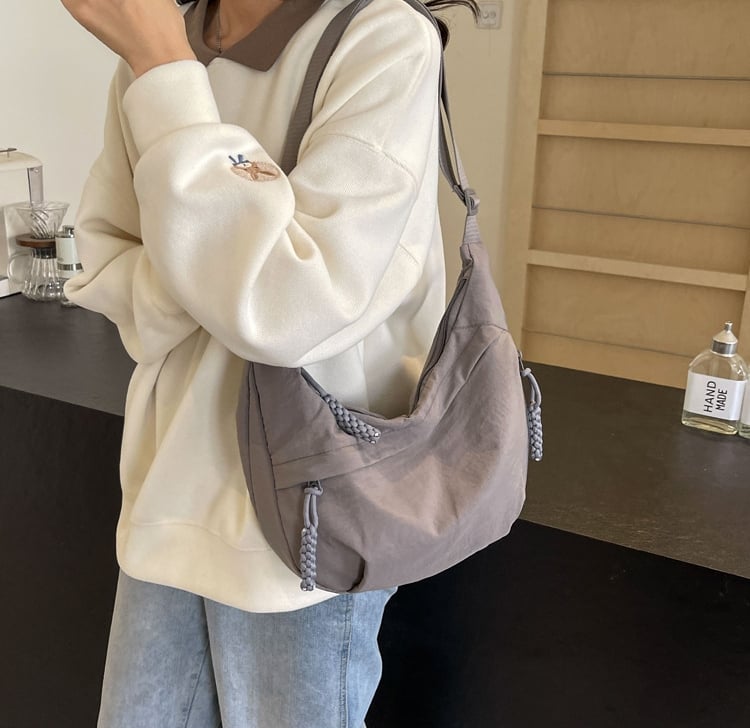 50% DE DESCUENTO | Bolso bandolera de mujer de moda en nailon liso