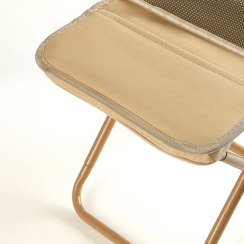 Taburete plegable: estable, ligero e impermeable para llevar.