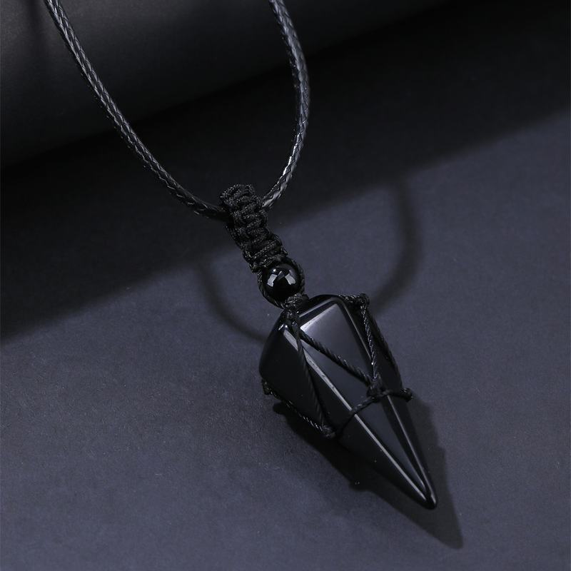 đ¤ LIMITIERT: 60% RABATT! ⨠Konischer Anhänger aus Synthetischem Obsidian â Unisex, Gewebtes Netz, Verstellbare Kordel & Minimalistisch đ
