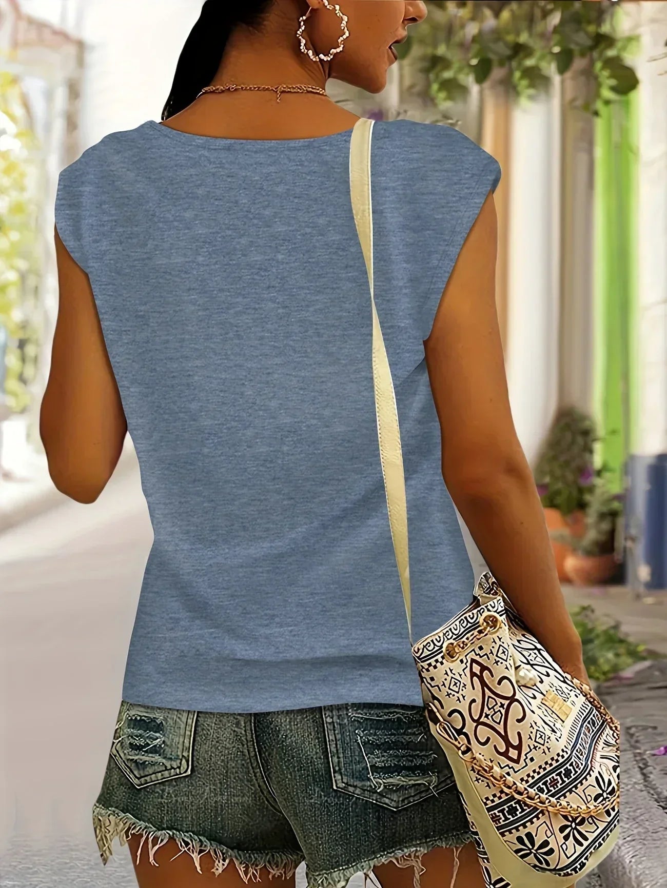 Amouryn | Chemise à imprimé cœur, col en V et légèreté décontractée 