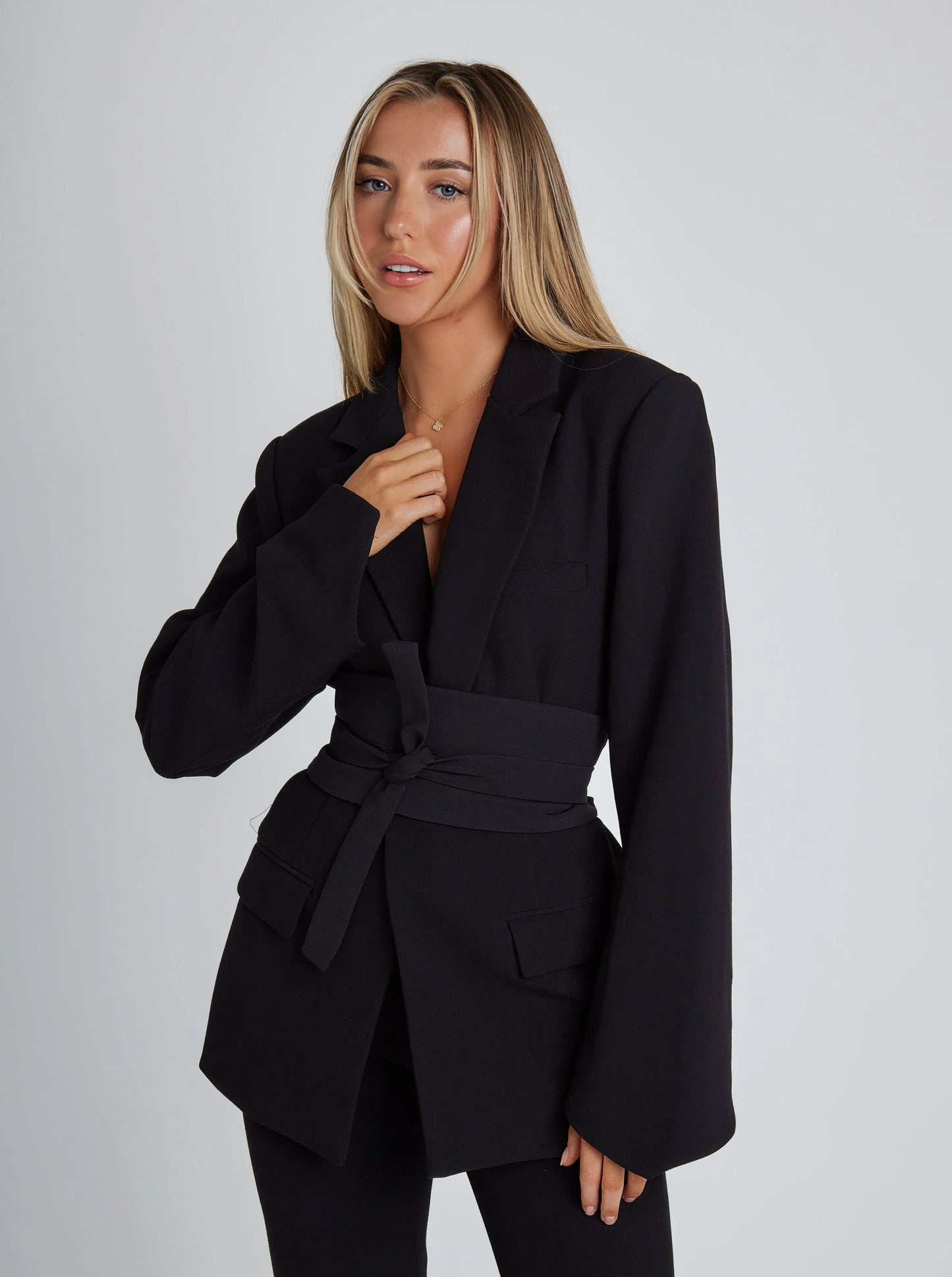 Gluschwein - Tabea - Damenmode Krawatte Taille Blazer Schwarz