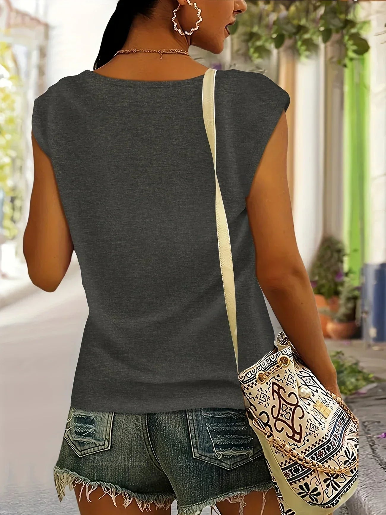 Amouryn | Chemise à imprimé cœur, col en V et légèreté décontractée 
