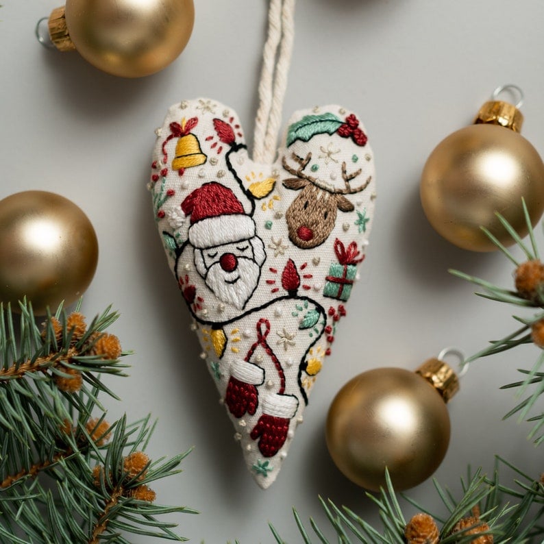 EmbroideryHeart - DIY-Weiachtsherz-Stickerei-Set – Kreativehn Aktivität vor Weihnachten
