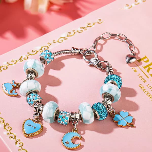 Gluschwein - Charm Bracelet Kit - Entfessle deine kreative Ader mit jedem dieser bezaubernden Armbänder