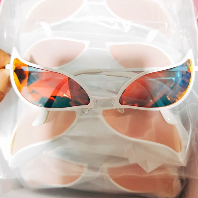 Gluschwein - Doflamingos charakteristische Sonnenbrille