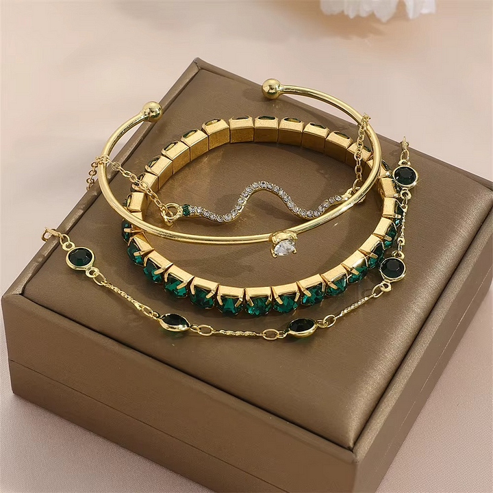 Miray – Pulsera de cristal esmeralda y oro (4 piezas)