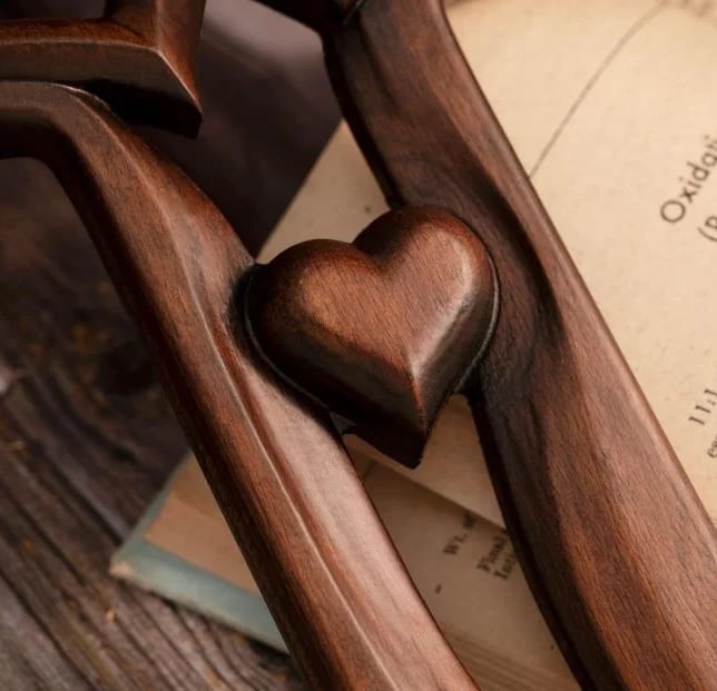 ❤️✝️Handgefertigtes Holzkreuz mit verschlungenen Herzen