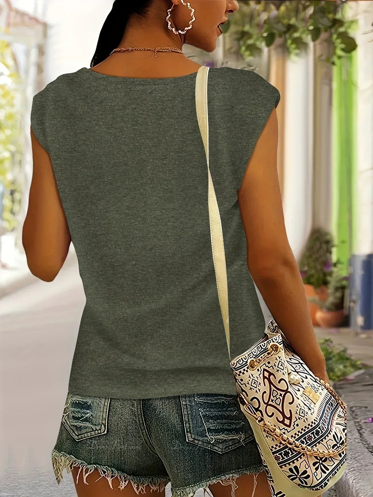 Amouryn | Chemise à imprimé cœur, col en V et légèreté décontractée 