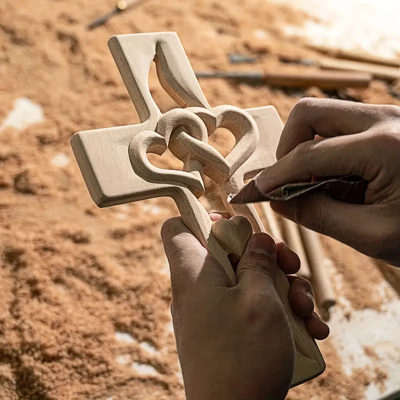 ❤️✝️Handgefertigtes Holzkreuz mit verschlungenen Herzen