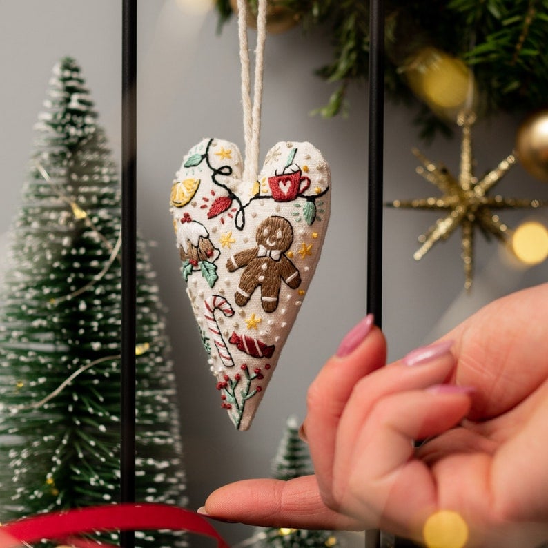EmbroideryHeart - DIY-Weiachtsherz-Stickerei-Set – Kreativehn Aktivität vor Weihnachten